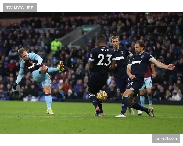 西汉姆联低位防守限制曼城空间 莫耶斯战术纪律收获平局